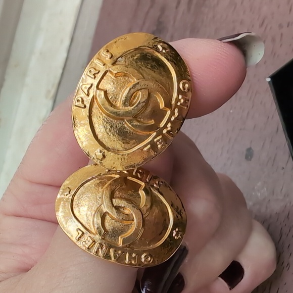 CHANEL Clip On Earrings - Picture 5 of 6